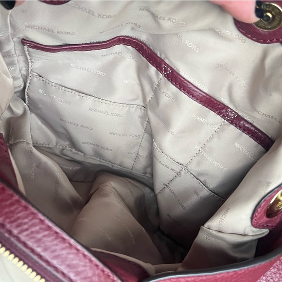 MICHAEL KORS AUTHENTIC GENUINE PEBBLED LEATHER DEEP PURPLE GOLD TONE TONE TRIM - Picture 7 of 16